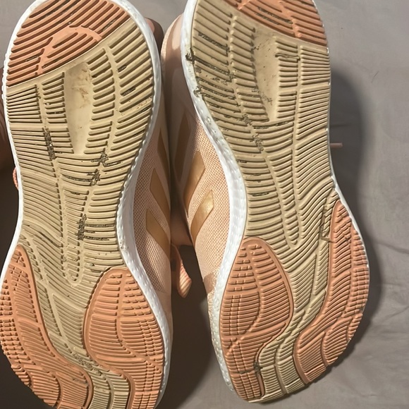 Light pink/blush women’s Adidas running shoes - Picture 5 of 6